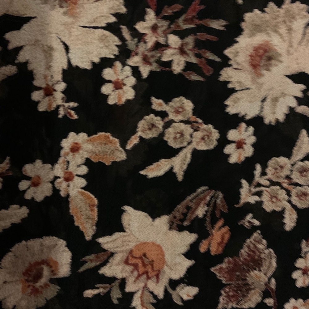 Flowery blouse - Picture 2 of 3